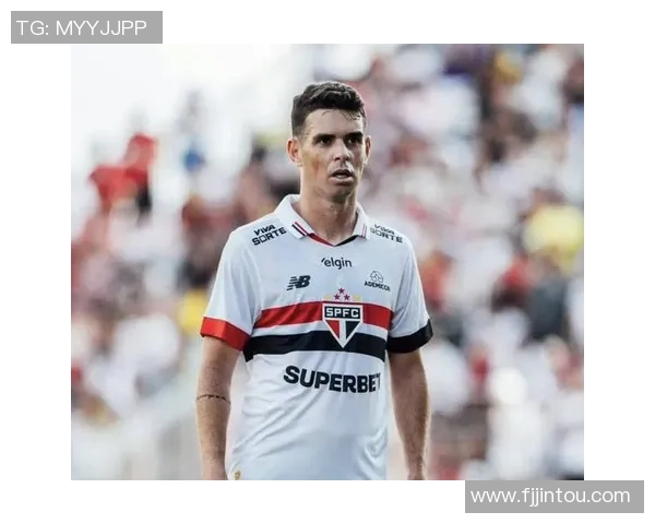 足球明星因腿部剧烈疼痛面临伤病困扰影响比赛状态与职业生涯发展