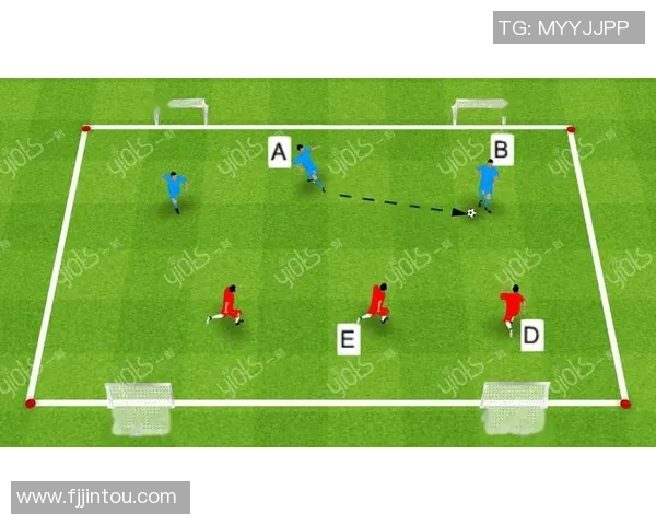 足球明星精湛踩球技巧解析与训练方法分享